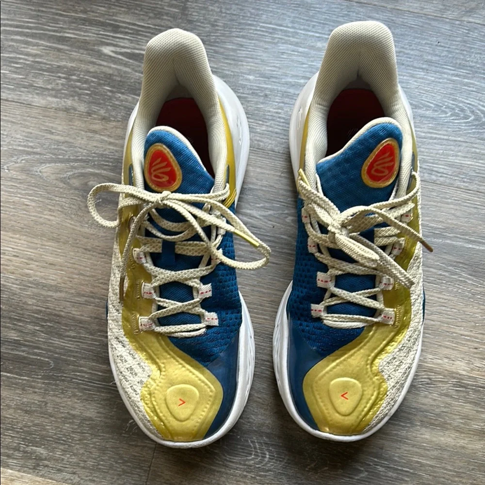 Curry Under Armour Basketball Shoes - Picture 3 of 5